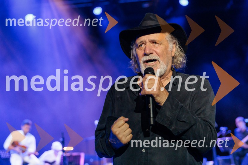  Rade Šerbedžija, igralec, glasbenikRade Šerbedžija: Moj klobuk ima 3 luknje, Ljubljana Festival