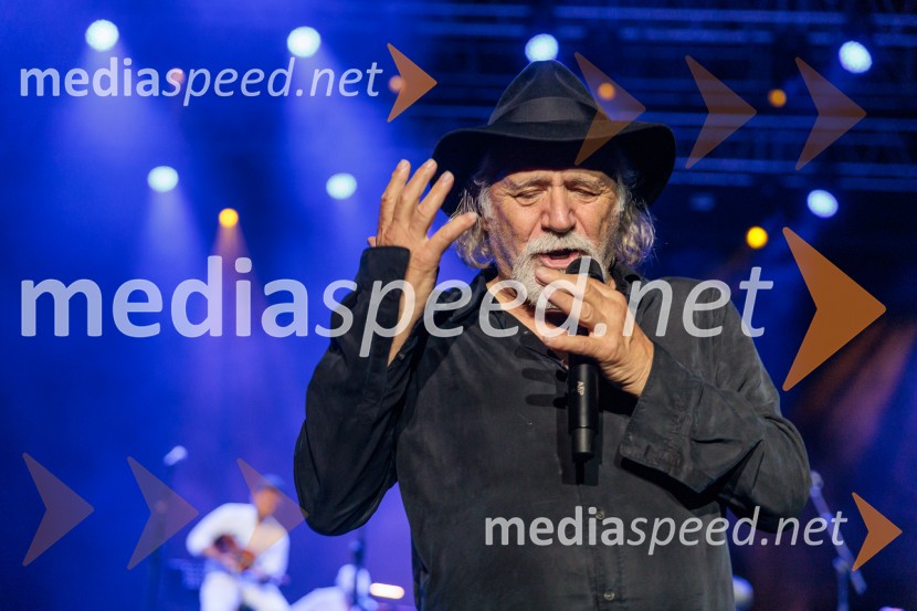  Rade Šerbedžija, igralec, režiser in glasbenikRade Šerbedžija: Moj klobuk ima 3 luknje, Ljubljana Festival