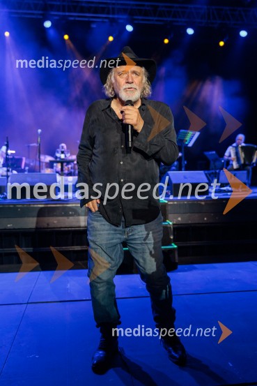  Rade Šerbedžija, igralec, glasbenikRade Šerbedžija: Moj klobuk ima 3 luknje, Ljubljana Festival