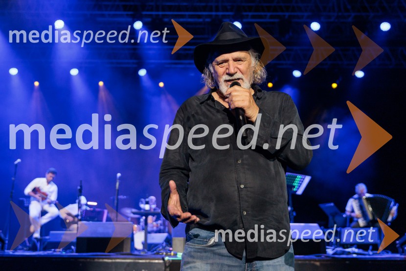  Rade Šerbedžija, igralec, glasbenikRade Šerbedžija: Moj klobuk ima 3 luknje, Ljubljana Festival