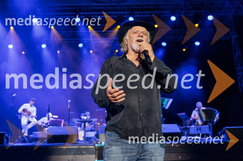  Rade Šerbedžija, igralec, glasbenikRade Šerbedžija: Moj klobuk ima 3 luknje, Ljubljana Festival