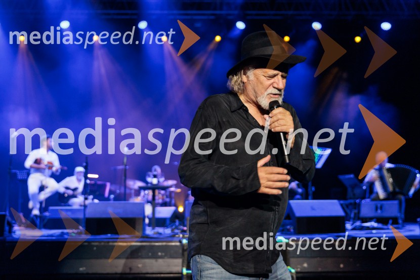  Rade Šerbedžija, igralec, glasbenikRade Šerbedžija: Moj klobuk ima 3 luknje, Ljubljana Festival