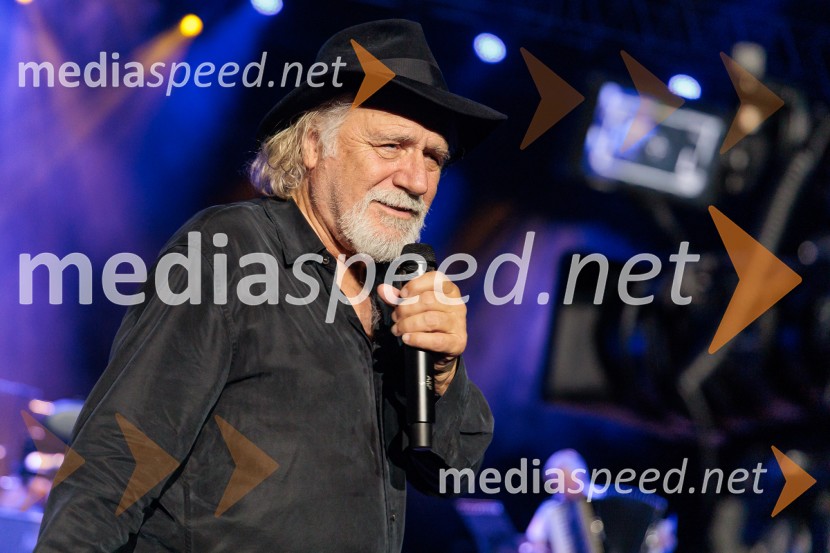  Rade Šerbedžija, igralec, glasbenikRade Šerbedžija: Moj klobuk ima 3 luknje, Ljubljana Festival