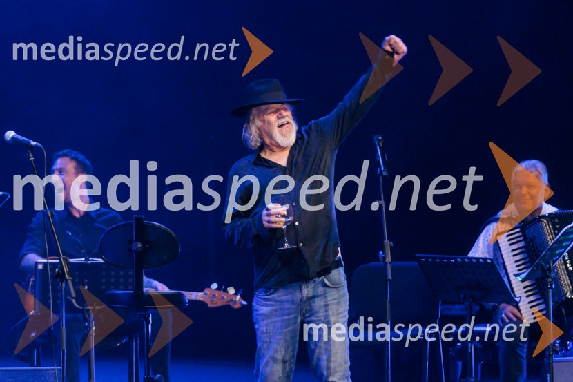  Rade Šerbedžija, igralec, glasbenikRade Šerbedžija: Moj klobuk ima 3 luknje, Ljubljana Festival