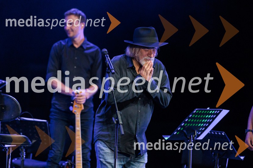  Rade Šerbedžija, igralec, glasbenikRade Šerbedžija: Moj klobuk ima 3 luknje, Ljubljana Festival