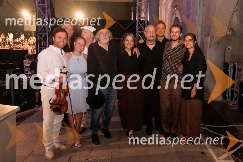  Antun Stašić, Zapadni kolodvor;  ... ;  Rade Šerbedžija, igralec, glasbenik;  ... ;  Damir Urban, hrvaški glasbenik, skladatelj;  ... ;  ... Rade Šerbedžija: Moj klobuk ima 3 luknje, Ljubljana Festival