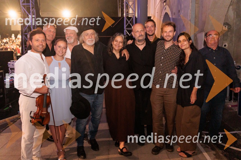  Antun Stašić, Zapadni kolodvor;  ... ;  Rade Šerbedžija, igralec, glasbenik;  ... ;  Damir Urban, hrvaški glasbenik, skladatelj;  ... ;  ... Rade Šerbedžija: Moj klobuk ima 3 luknje, Ljubljana Festival