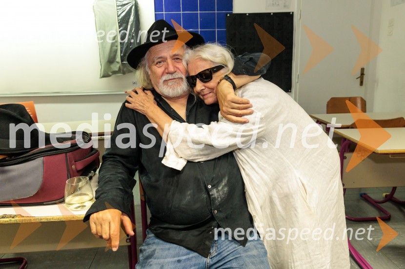  Rade Šerbedžija, igralec, glasbenik;  Bjanka Adžić Ursulov, kostumografinjaRade Šerbedžija: Moj klobuk ima 3 luknje, Ljubljana Festival