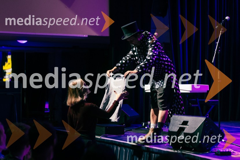  ... ;  Andrej  Težak-Tešky, stand-up komik, manager, producent, tekač na dolge proge in dobrodelnežFestival Panč se je začel s slovenskim introm