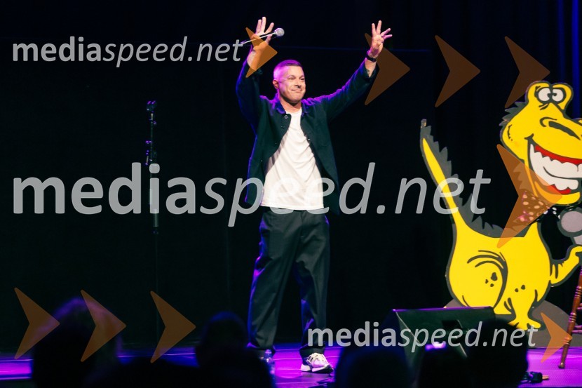  Klemen Bučan, radijski voditelj, stand-up komik, DJFestival Panč se je začel s slovenskim introm