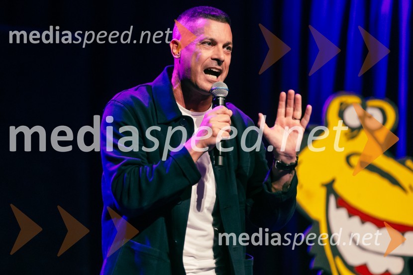  Klemen Bučan, radijski voditelj, stand-up komik, DJFestival Panč se je začel s slovenskim introm