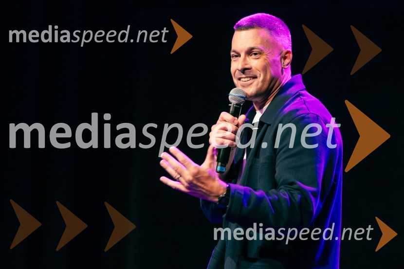  Klemen Bučan, radijski voditelj, stand-up komik, DJFestival Panč se je začel s slovenskim introm