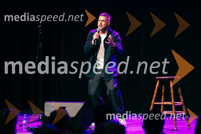  Klemen Bučan, radijski voditelj, stand-up komik, DJFestival Panč se je začel s slovenskim introm