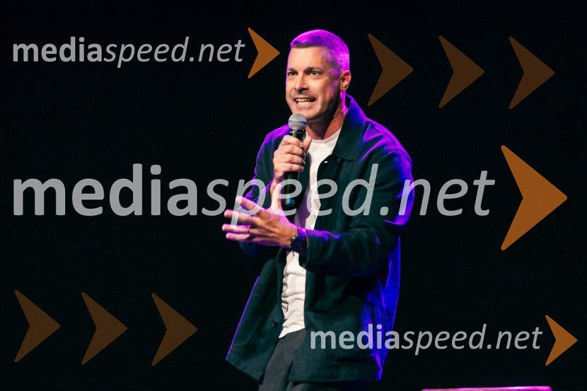  Klemen Bučan, radijski voditelj, stand-up komik, DJFestival Panč se je začel s slovenskim introm