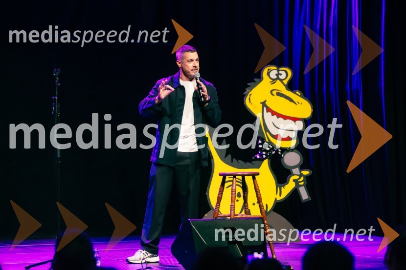  Klemen Bučan, radijski voditelj, stand-up komik, DJFestival Panč se je začel s slovenskim introm