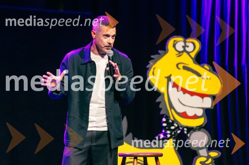  Klemen Bučan, radijski voditelj, stand-up komik, DJFestival Panč se je začel s slovenskim introm
