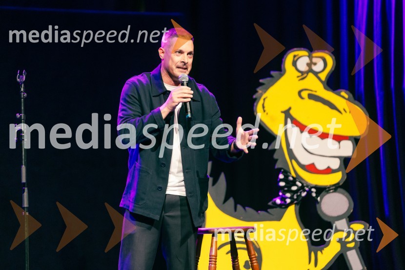  Klemen Bučan, radijski voditelj, stand-up komik, DJFestival Panč se je začel s slovenskim introm