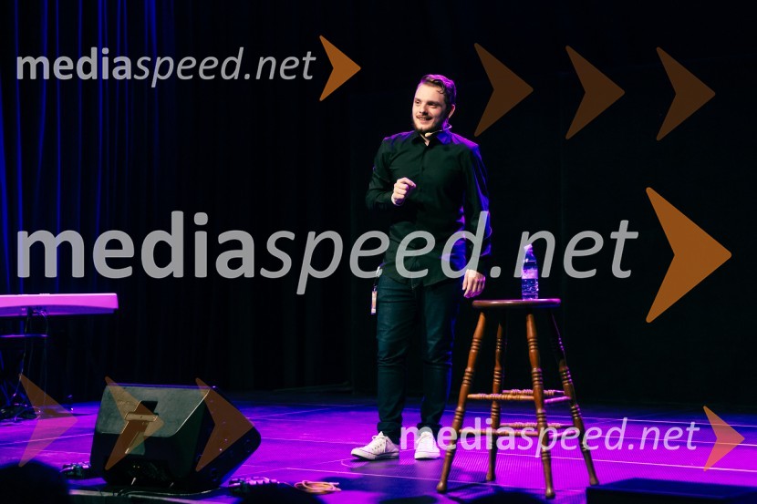  Jurij Kaluža, komikFestival Panč se je začel s slovenskim introm