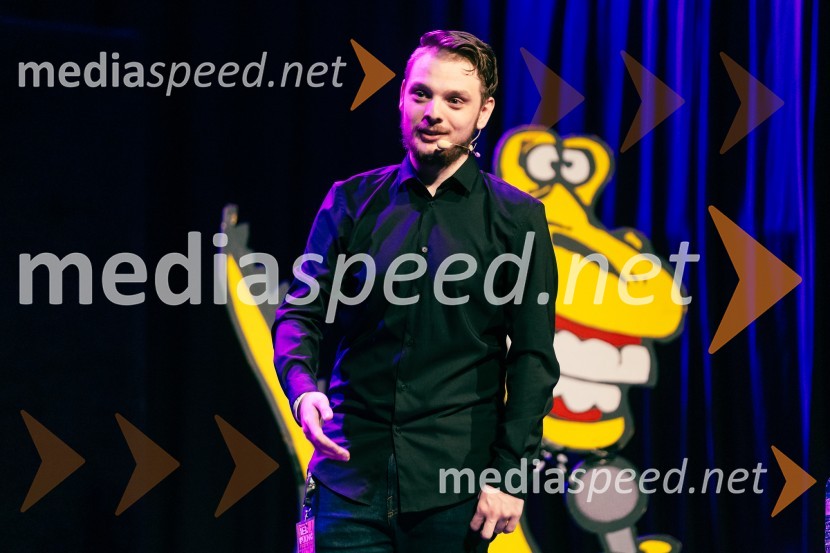  Jurij Kaluža, komikFestival Panč se je začel s slovenskim introm