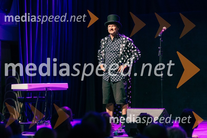  Andrej  Težak-Tešky, stand-up komik, manager, producent, tekač na dolge proge in dobrodelnežFestival Panč se je začel s slovenskim introm