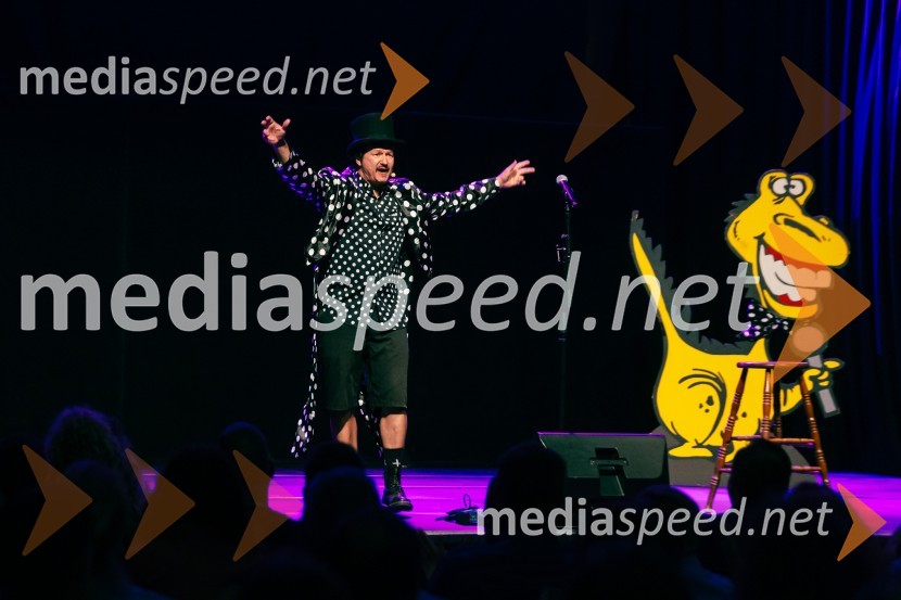  Andrej  Težak-Tešky, stand-up komik, manager, producent, tekač na dolge proge in dobrodelnežFestival Panč se je začel s slovenskim introm