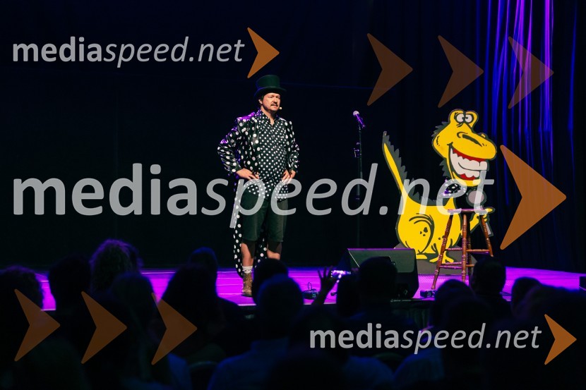  Andrej  Težak-Tešky, stand-up komik, manager, producent, tekač na dolge proge in dobrodelnežFestival Panč se je začel s slovenskim introm