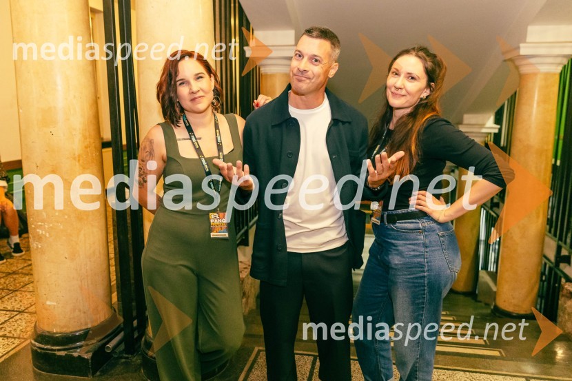  Maja Monrue, pisateljica in producentka;  Klemen Bučan, radijski voditelj, stand-up komik, DJ;  ... Festival Panč se je začel s slovenskim introm