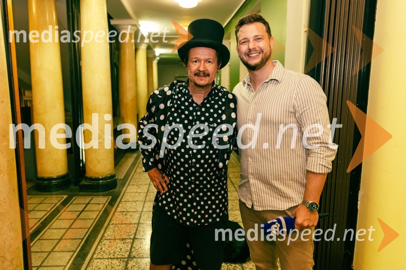  Andrej  Težak-Tešky, stand-up komik, manager, producent, tekač na dolge proge in dobrodelnež;  Alen Podlesnik, moderator, novinar POP TVFestival Panč se je začel s slovenskim introm