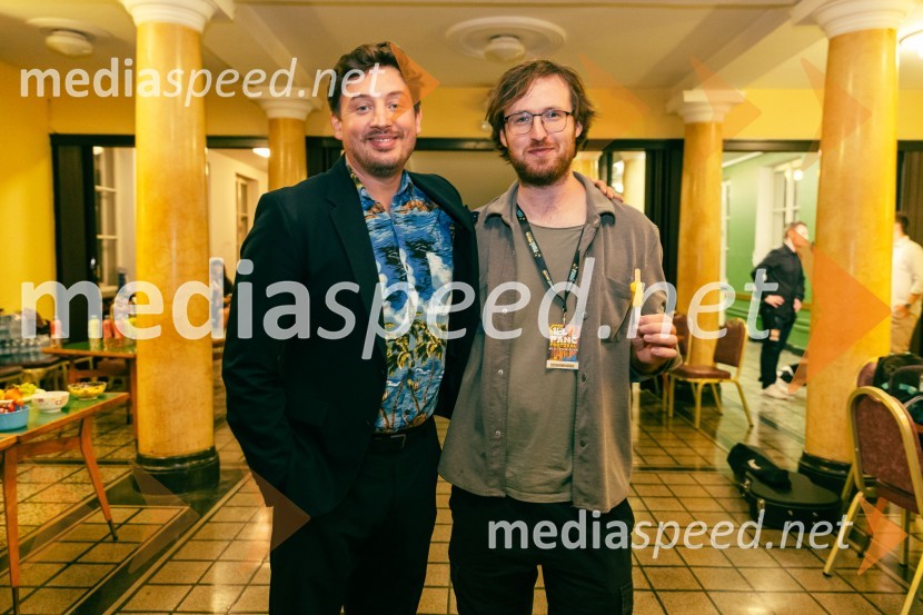  Tin Vodopivec, stand up komik;  Leon Firšt, skladateljFestival Panč se je začel s slovenskim introm