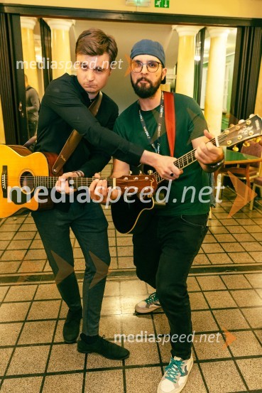  Jure Jamnik, komik;  Mark Džamastagić, komikFestival Panč se je začel s slovenskim introm