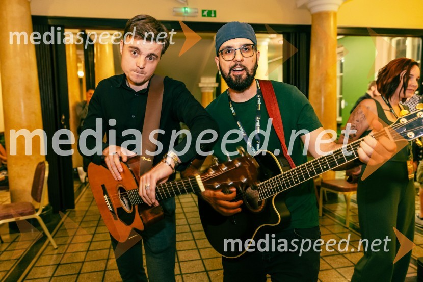  Jure Jamnik, komik;  Mark Džamastagić, komikFestival Panč se je začel s slovenskim introm