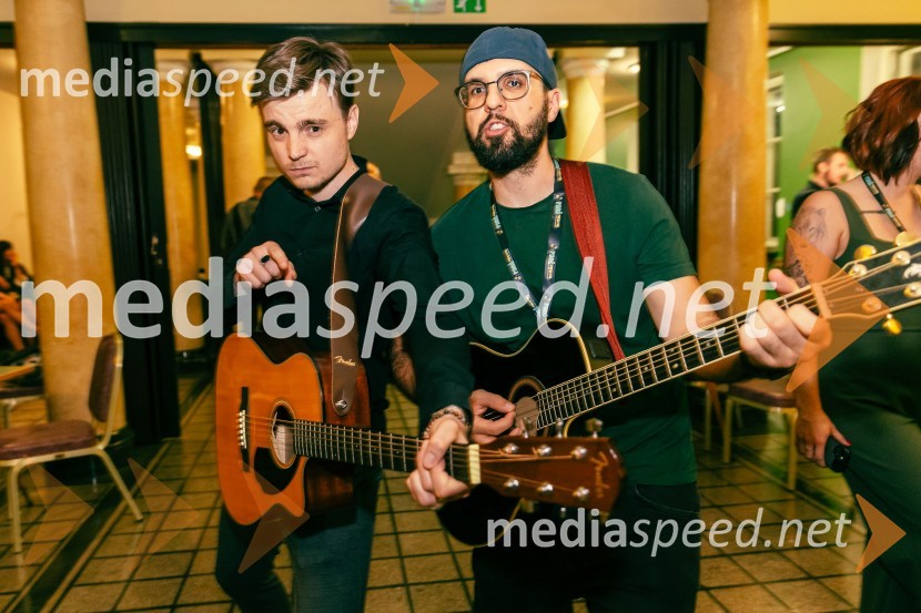  Jure Jamnik, komik;  Mark Džamastagić, komikFestival Panč se je začel s slovenskim introm