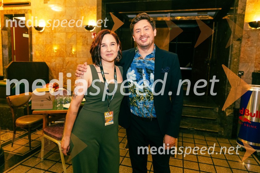  Maja Monrue, pisateljica in producentka;  Tim Vodopivec, stand-up komikFestival Panč se je začel s slovenskim introm