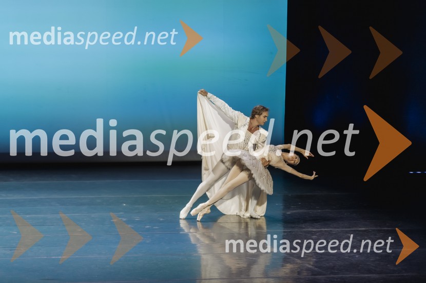  ... ;  Svetlana Zaharova , baletna plesalkaSvetlana Zaharova & Vadim Repin s prireditvijo Pas-De-Deux For Toes and Fingers