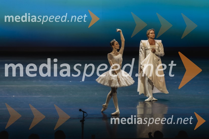  Svetlana Zaharova , baletna plesalkaSvetlana Zaharova & Vadim Repin s prireditvijo Pas-De-Deux For Toes and Fingers