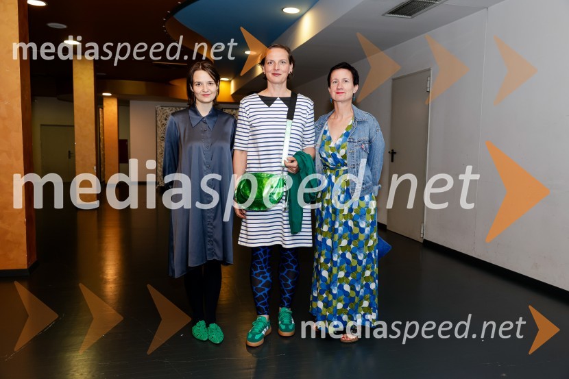  Klara  Drnovšek Solina, sokuratorica programa Mladi levi;  Alma  Redžić Selimović, direktorica Bunkerja;  Maja Vižin, izvršna producentka festivala Mladi leviMladi levi 2025, otvoritev festivala