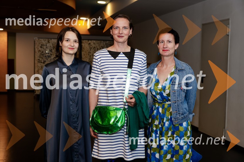  Klara  Drnovšek Solina, sokuratorica programa Mladi levi;  Alma  Redžić Selimović, direktorica Bunkerja;  Maja Vižin, izvršna producentka festivala Mladi leviMladi levi 2025, otvoritev festivala