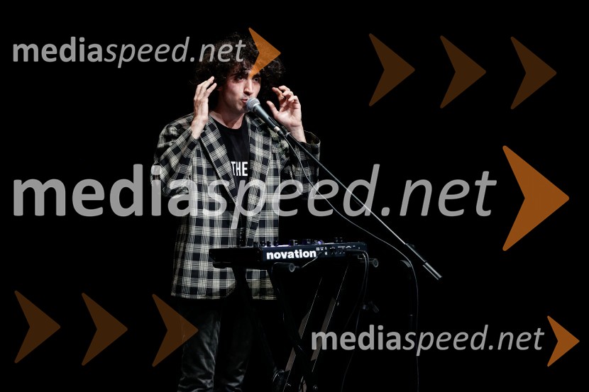  Davide Sinigaglia, italijanskii umetnikMladi levi 2025, otvoritev festivala