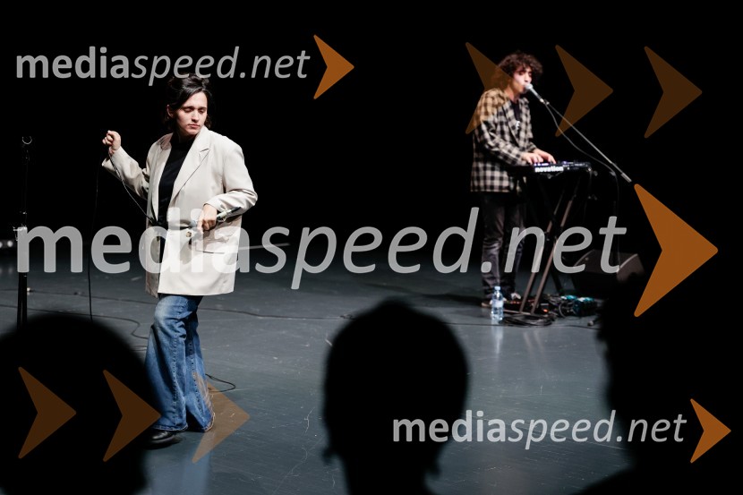  Alice Sinigaglia, italijanska umetnica;  Davide Sinigaglia, italijanskii umetnikMladi levi 2025, otvoritev festivala