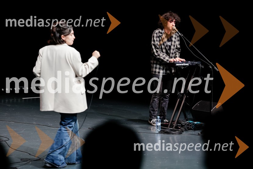  Alice Sinigaglia, italijanska umetnica;  Davide Sinigaglia, italijanskii umetnikMladi levi 2025, otvoritev festivala