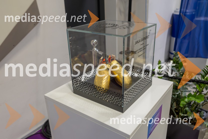 Plezalni maraton z Janjo Garnbret