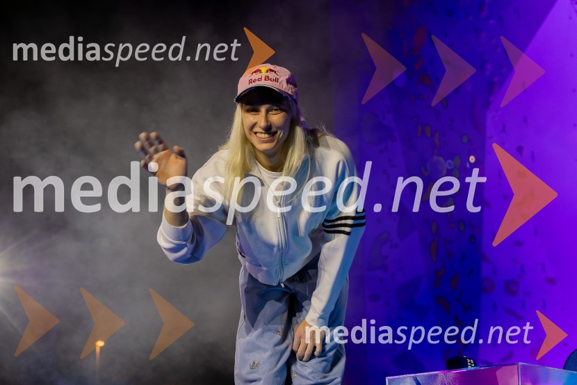  Janja Garnbret, športna plezalkaPlezalni maraton z Janjo Garnbret