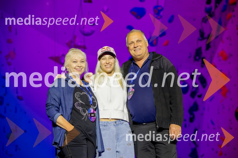  Darja Garnbret;  Janja Garnbret, športna plezalka;  Vili GarnbretPlezalni maraton z Janjo Garnbret