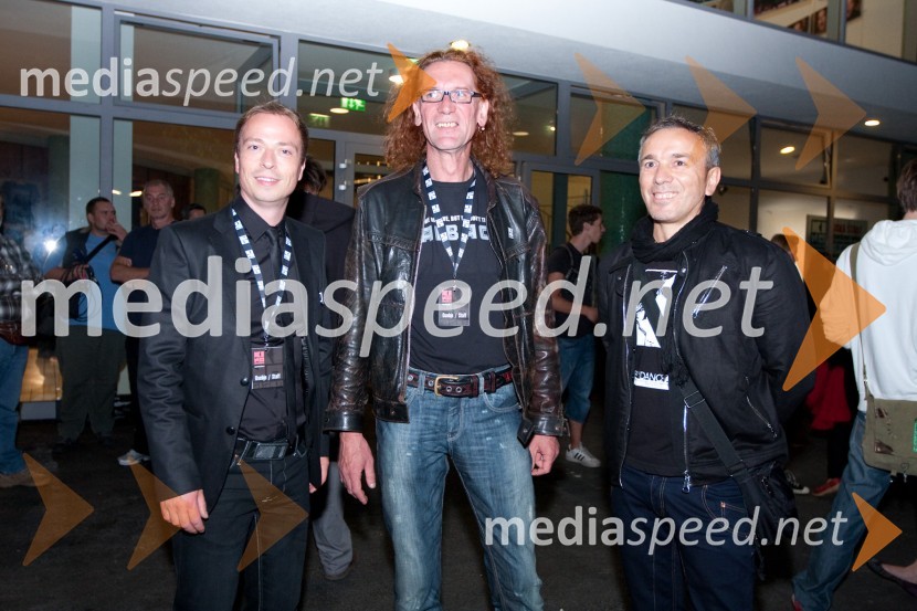 Mitja Bravhar, Kino Šiška, Simon Kardum, direktor Kina Šiška in Predrag Subotić, sodelavec Odseka za mednarodne odnose in protokol MOLLaibach in Juno Reactor, koncert