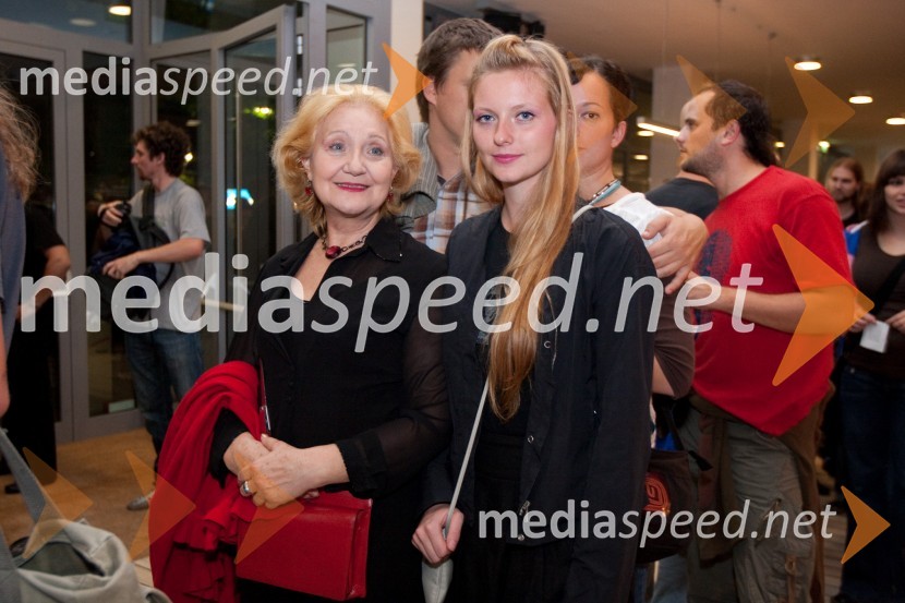 Jerca Mrzel, igralka in njena hčerka Gaja MöderndorferLaibach in Juno Reactor, koncert
