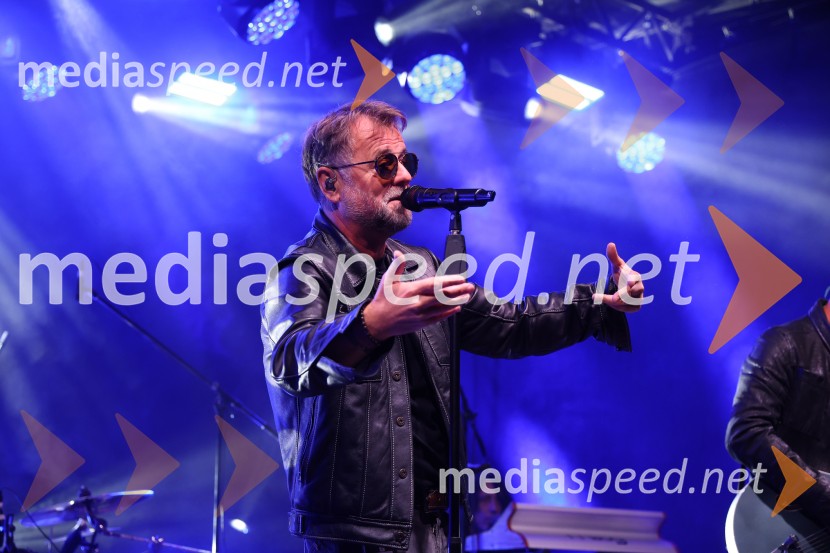 dr. Tone Kregar, zgodovinar, pevec Mi2, direktor Muzeja novejše zgodovine CeljeMi2 na Letnem odru Ruše