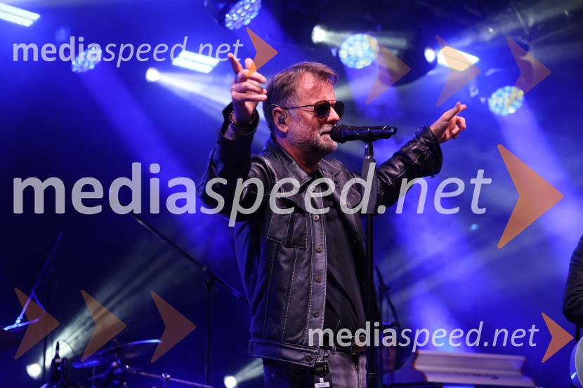 dr. Tone Kregar, zgodovinar, pevec Mi2, direktor Muzeja novejše zgodovine CeljeMi2 na Letnem odru Ruše