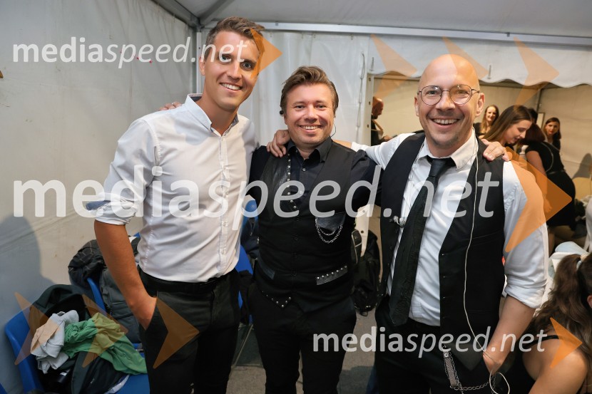  Blaž  Andrejka , skupina Perpetuum Jazzile ;  Tadej  Premužič, član skupine Perpetuum Jazzile;  ... Perpetuum Jazzile navdušili na Letnem odru Ruše