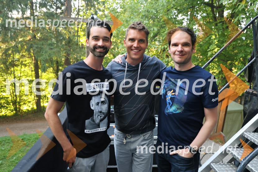  Žiga Jan Krese, član skupine Perpetuum Jazzile;  ... ;  Dominik Štrucelj, skupina Perpetuum JazzilePerpetuum Jazzile navdušili na Letnem odru Ruše