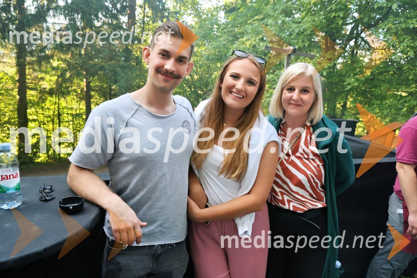  ... ;  Neža Turk, skupina Perpetuum Jazzile;  ... Perpetuum Jazzile navdušili na Letnem odru Ruše